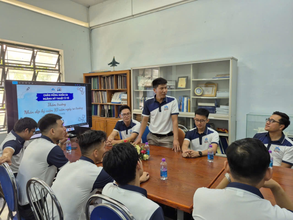 K53 Công nghệ Ô tô trở về thăm trường – Kỷ niệm 10 năm ngày ra trường