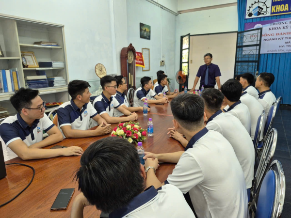 K53 Công nghệ Ô tô trở về thăm trường – Kỷ niệm 10 năm ngày ra trường