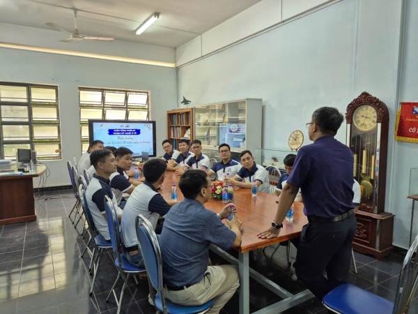 K53 Công nghệ Ô tô trở về thăm trường – Kỷ niệm 10 năm ngày ra trường