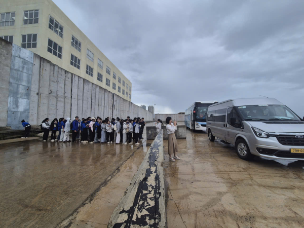 Tân sinh viên Khoa học Hàng hải "Ra Khơi" ngay Tại Cảng Quốc tế Nam Vân Phong