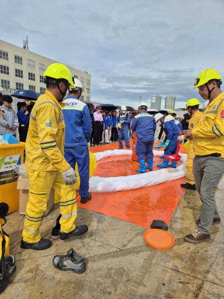 Tân sinh viên Khoa học Hàng hải "Ra Khơi" ngay Tại Cảng Quốc tế Nam Vân Phong