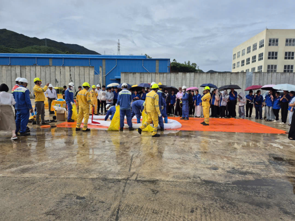 Tân sinh viên Khoa học Hàng hải "Ra Khơi" ngay Tại Cảng Quốc tế Nam Vân Phong