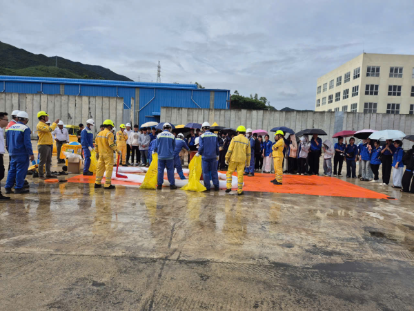 Tân sinh viên Khoa học Hàng hải "Ra Khơi" ngay Tại Cảng Quốc tế Nam Vân Phong