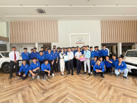 Tân sinh viên ngành Kỹ thuật Ô tô tham quan thực tế tại doanh nghiệp ô tô