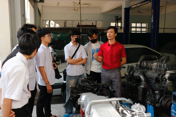 CHÀO ĐÓN CÁC BẠN HỌC SINH THPT LỘC AN (LÂM ĐỒNG) ĐẾN VỚI KHOA ĐỘNG LỰC VÀ Ô TÔ!