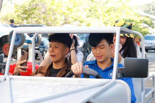 CHÀO ĐÓN CÁC BẠN HỌC SINH THPT LỘC AN (LÂM ĐỒNG) ĐẾN VỚI KHOA ĐỘNG LỰC VÀ Ô TÔ!