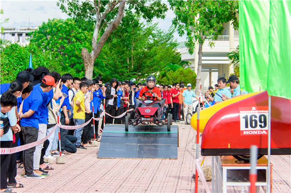 Cuộc thi online "RACING NTU 2021"