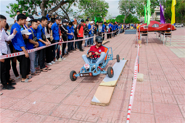 Cuộc thi online "RACING NTU 2021"
