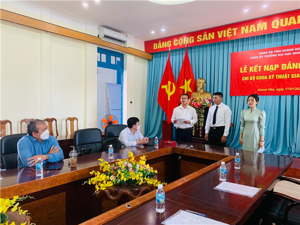 LỄ KẾT NẠP ĐẢNG VIÊN MỚI NĂM 2022