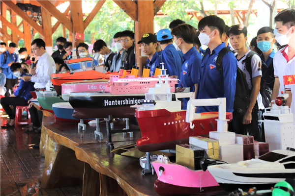 Sôi nổi các hoạt động tại “Câu lạc bộ chuyên ngành” lần 3 của Khoa Kỹ thuật Giao thông