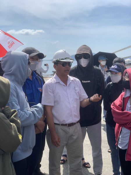 TÂN SINH VIÊN K65 KHHH1 THAM QUAN CẢNG CAM RANH