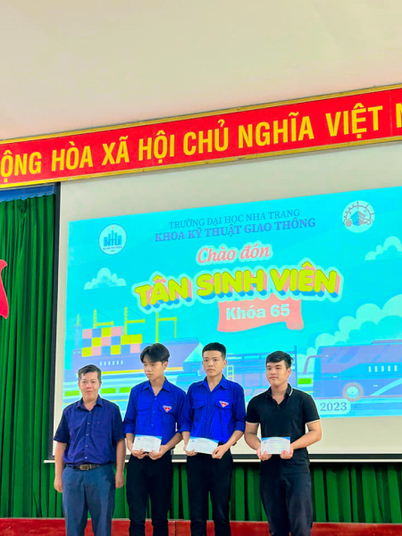 Tưng bừng chào đón tân sinh viên Khóa 65