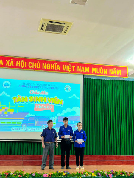 Tưng bừng chào đón tân sinh viên Khóa 65