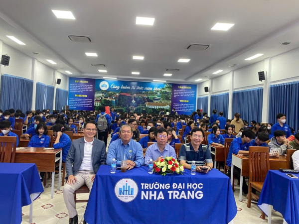 Ngày hội học đường khoa Kỹ thuật Giao thông với doanh nghiệp - lần 1