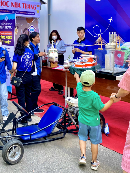 MÙA TUYỂN SINH - TƯ VẤN TUYỂN SINH 