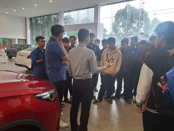 THAM QUAN TRẢI NGHIỆM THỰC TẾ NGÀNH KỸ THUẬT Ô TÔ