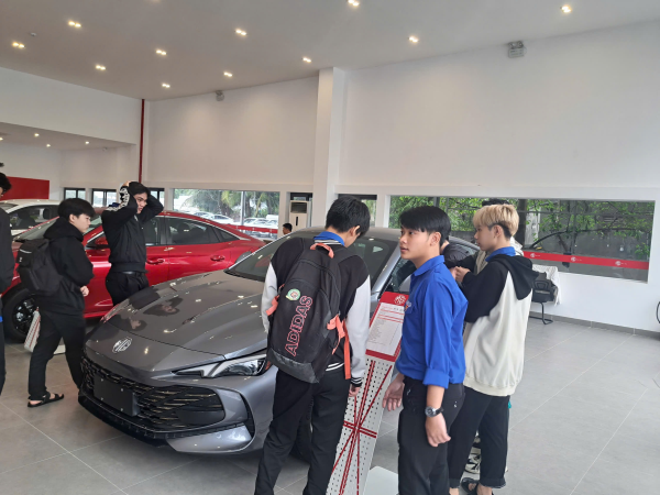 THAM QUAN TRẢI NGHIỆM THỰC TẾ NGÀNH KỸ THUẬT Ô TÔ